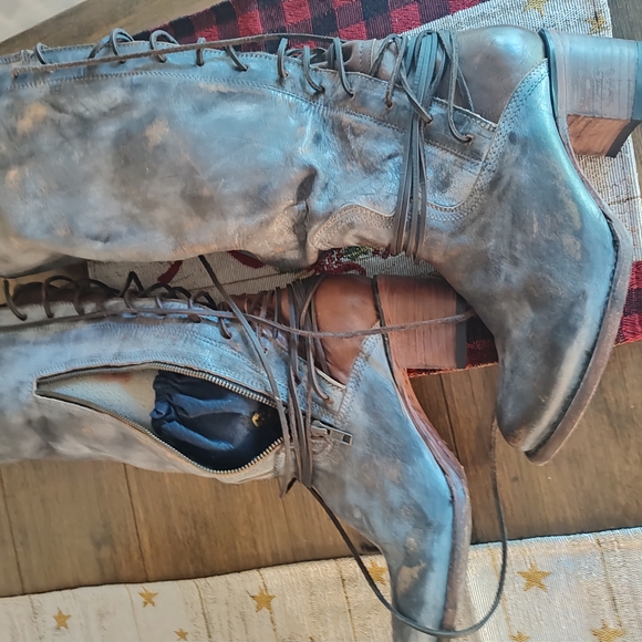 Freebird Coal Boots - Picture 2 of 4